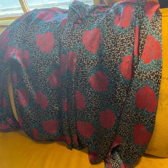 Floral Patterned Long Sleeve Blouse - Picture 2 of 4